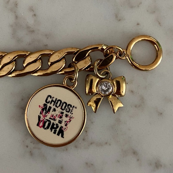 Juicy Choose New York Bracelet - Picture 1 of 6